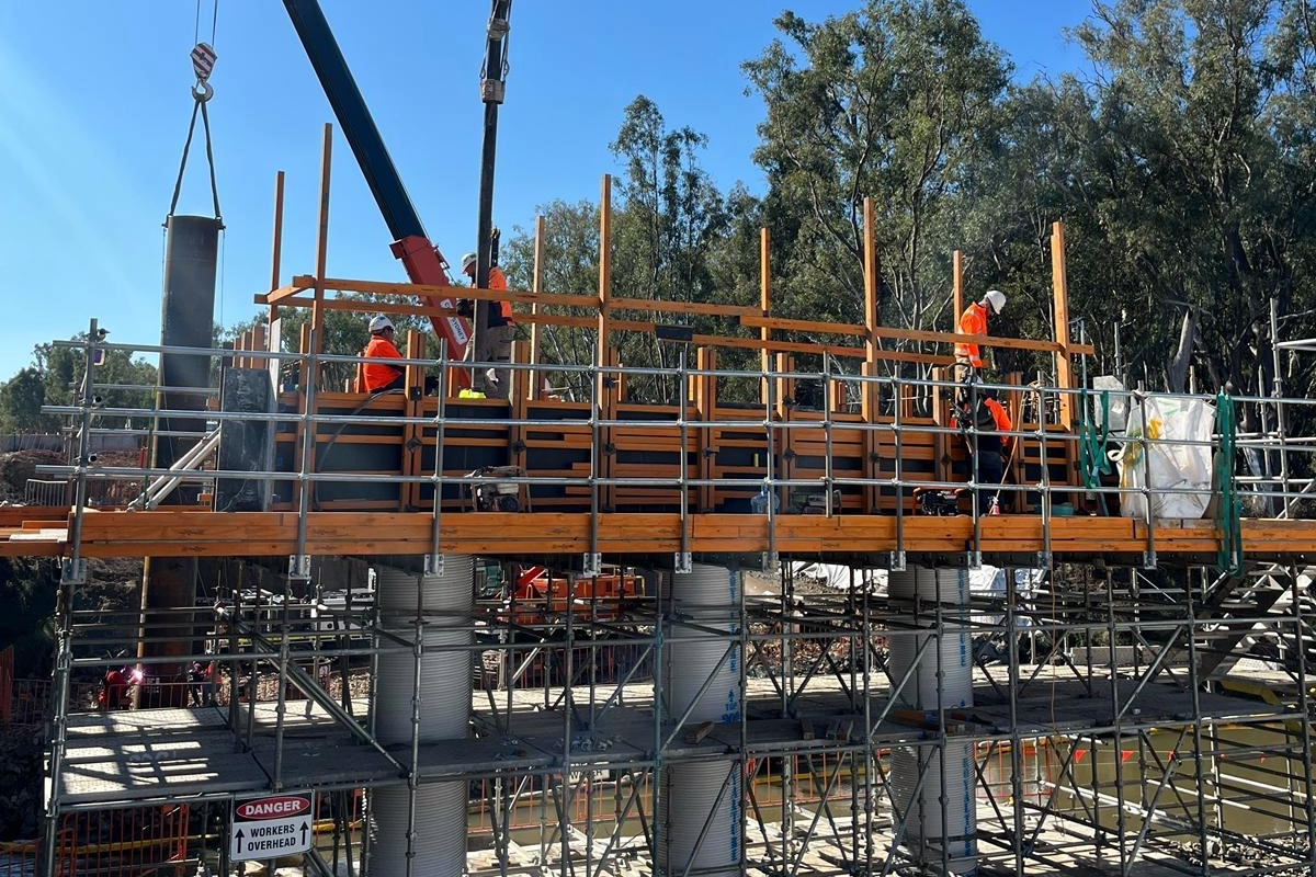 Construction on the Warroo Bridge Replacement